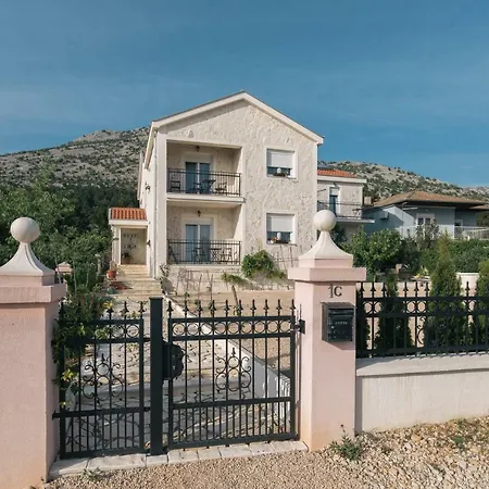 Appartement Hedon-stone Starigrad Paklenica