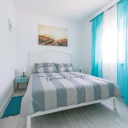 Hedon-stone Apartment *