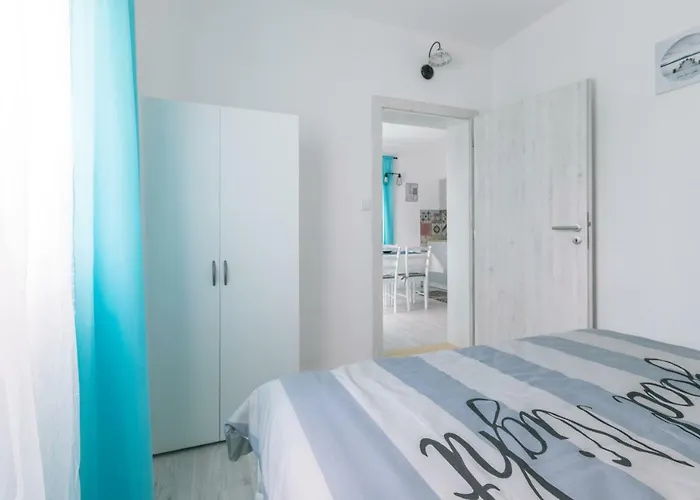 Hedon-stone * Starigrad Paklenica