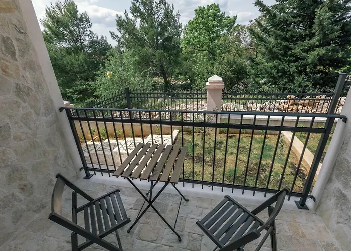 Hedon-stone Apartman *