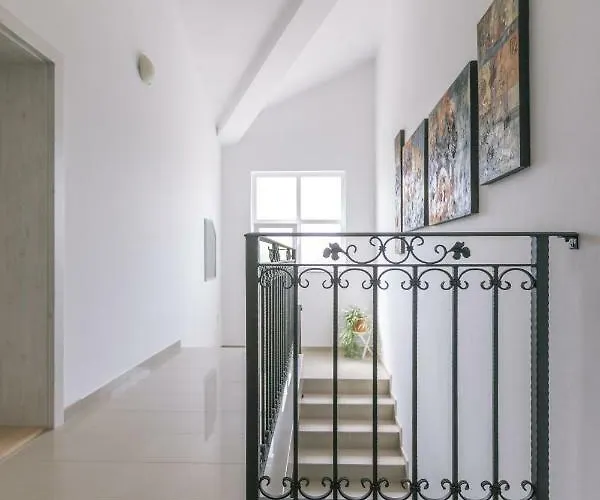 Hedon-stone Apartman *