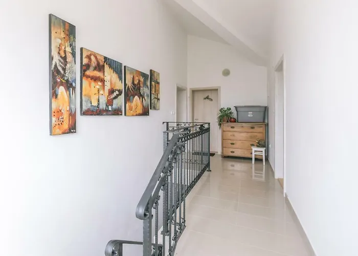 Hedon-stone * Starigrad Paklenica